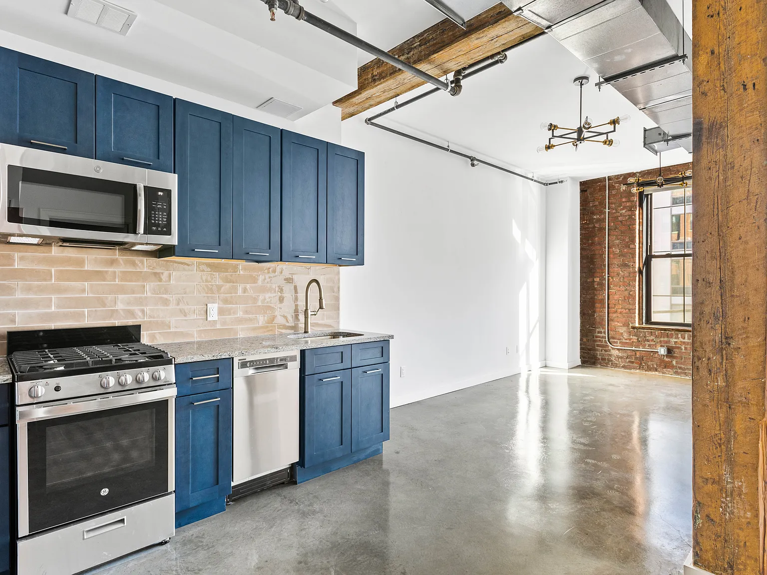 38 Roebling Street — Photo 4