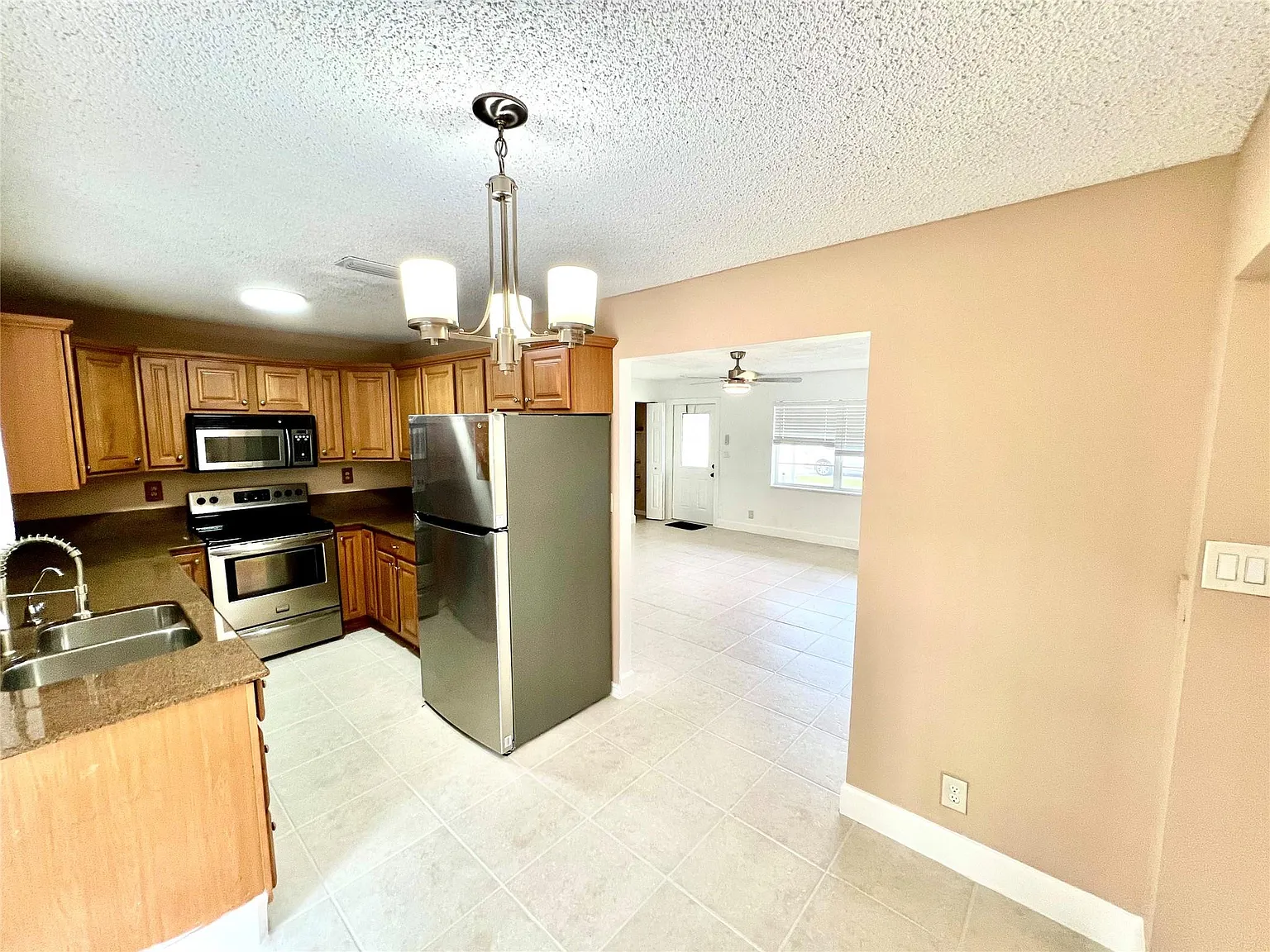 2 bed, 2.5 bath, 910 sqft, $3,000 — Photo 2
