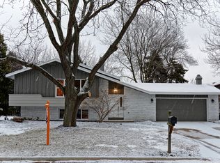 16 Crestview Ct, Appleton, WI 54915