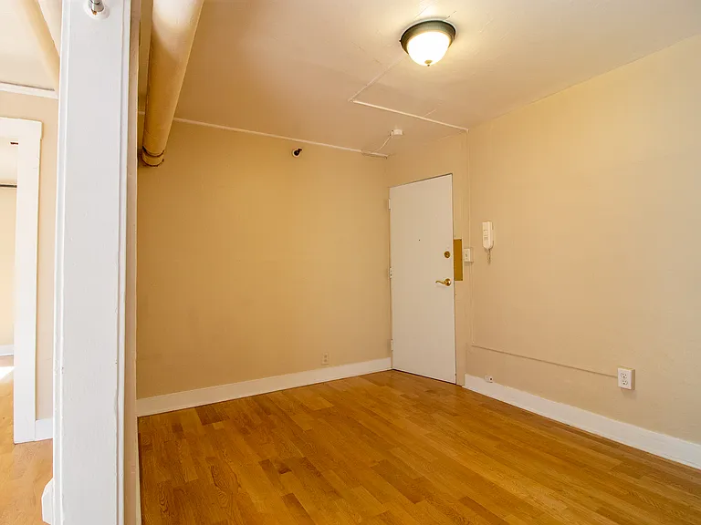 The Topanga Apartments — Photo 19