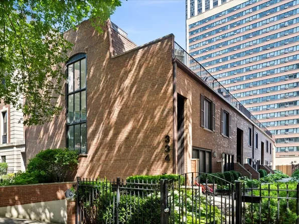 334 W Barry Ave APT B, Chicago, IL 60657