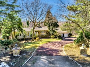 6 Frances Ln, Port Jefferson, NY 11777