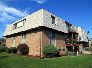 518 Bellarmine Dr E #2F, Joliet, IL 60436