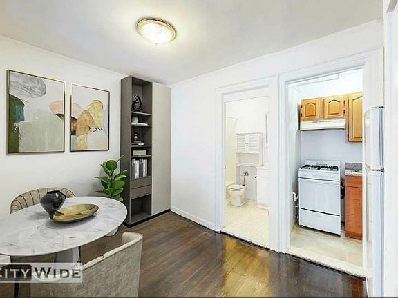 4th image of 1045 Lexington Ave #4F