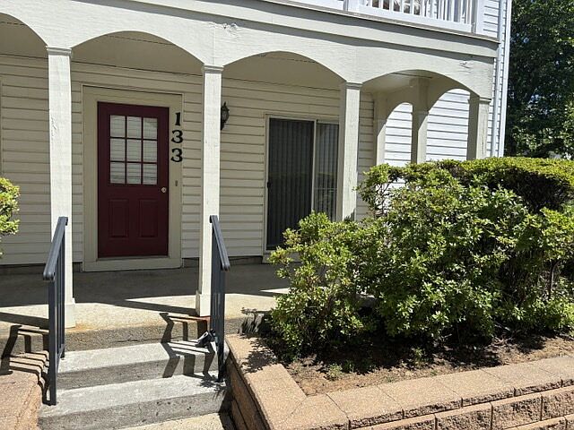 1st image of 133 Tulip Ln