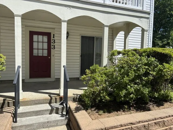 133 Tulip Ln, Freehold, NJ 07728