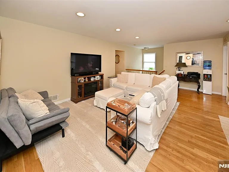 253 Madison Ave #1 — Photo 5