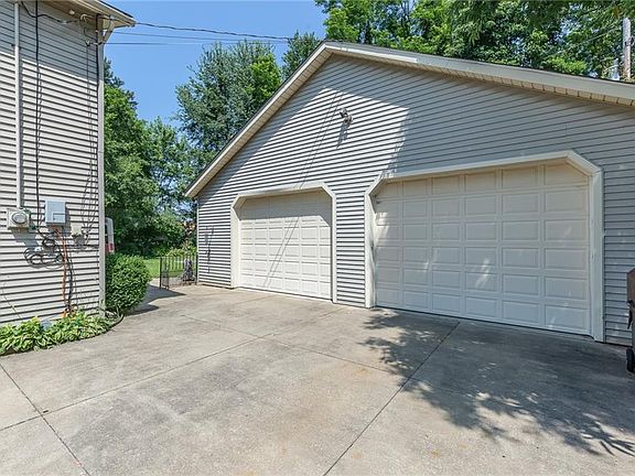 5th image of 6027 Douglas Dr