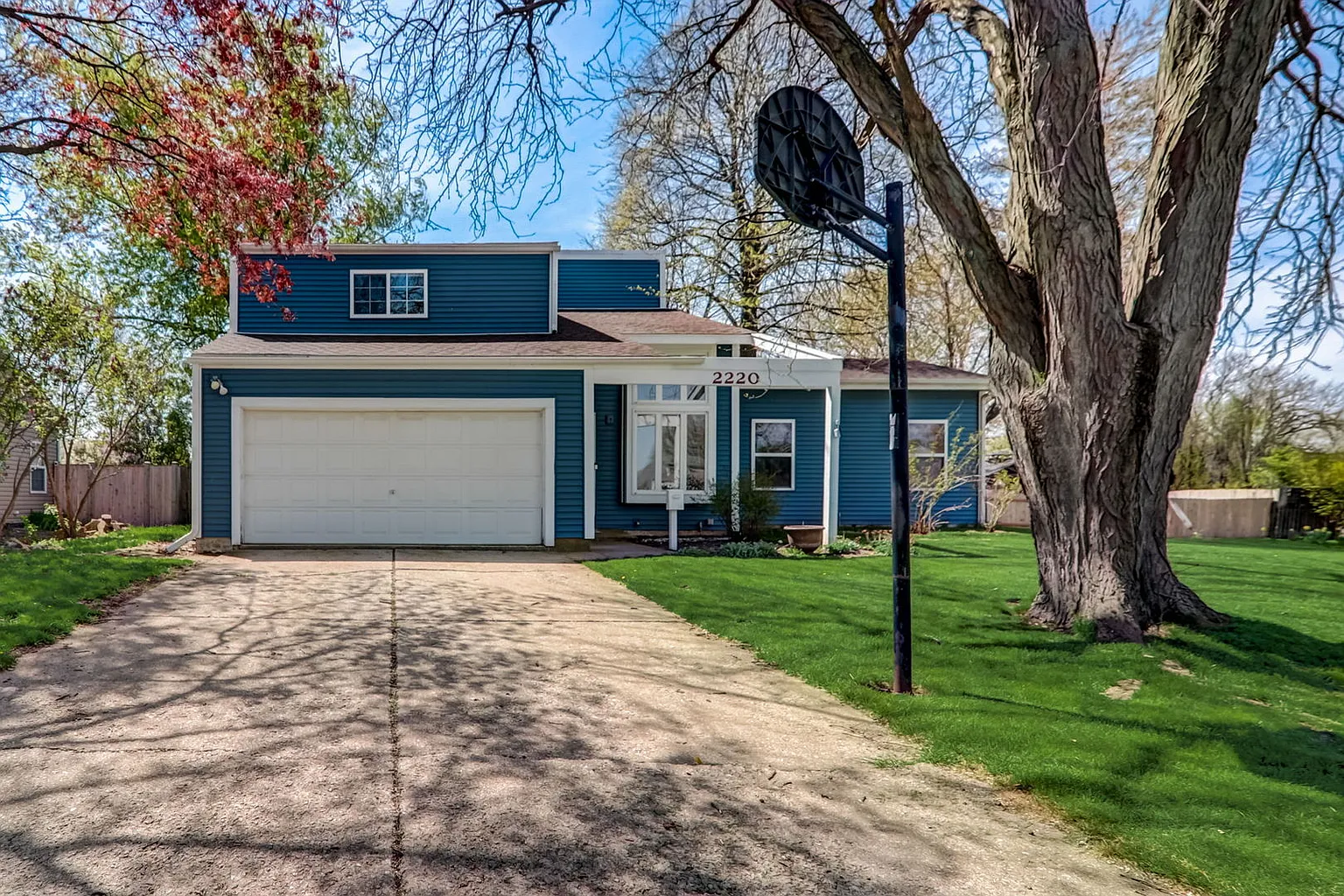 2220 Sandburg Dr photo 1