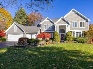 8 Riesling Ct, Fairport, NY 14450