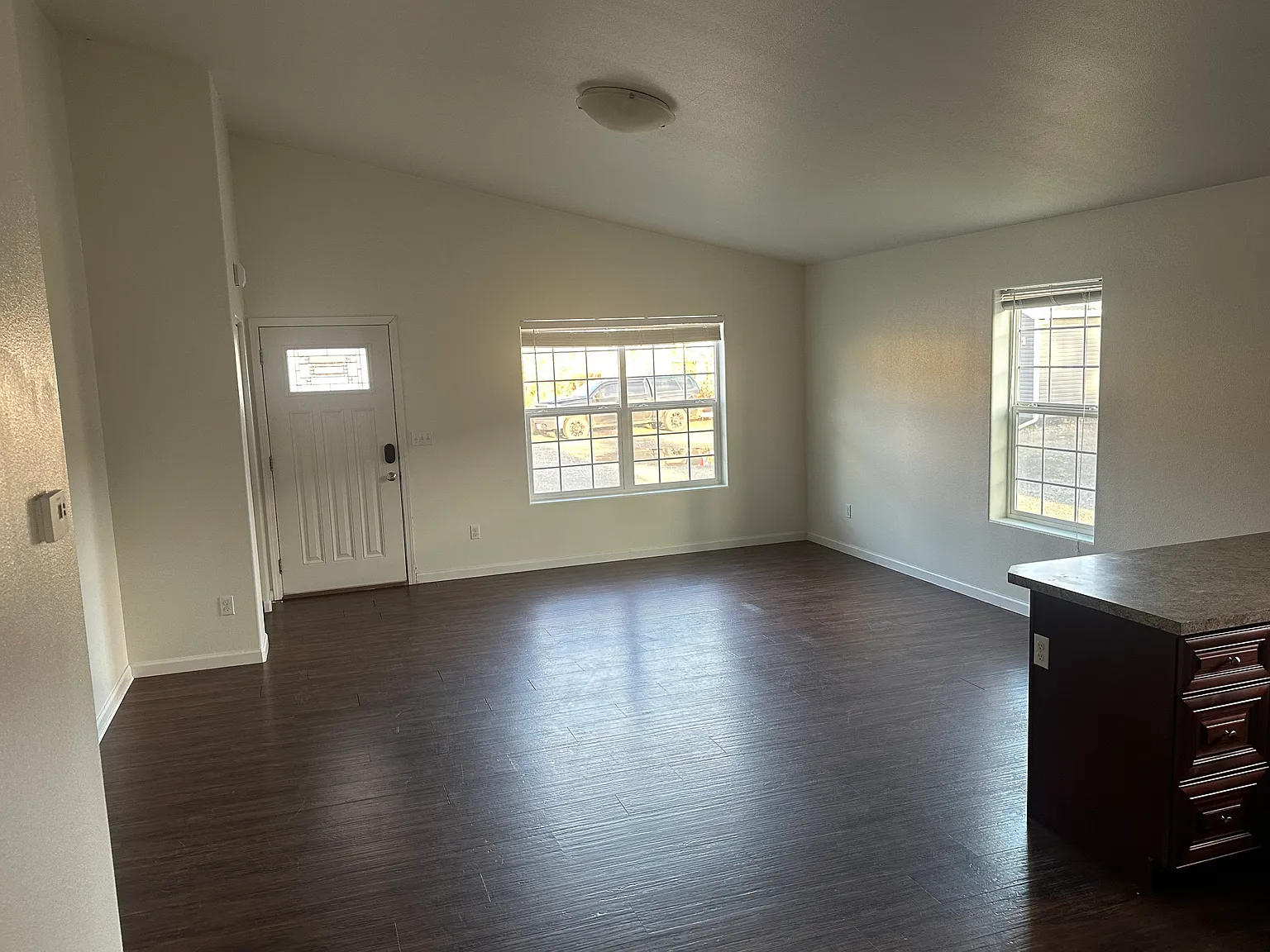 3 bed, 1130 sqft, $2,200 — Photo 2