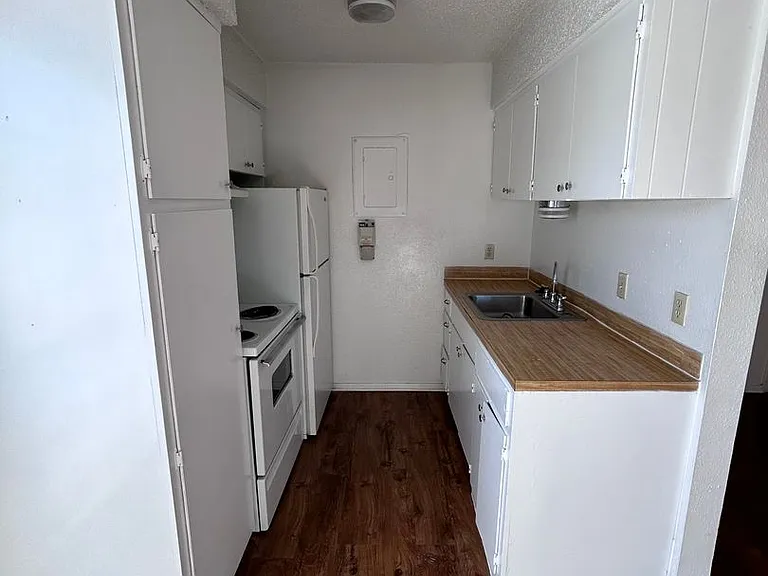 2803 Hemphill Park #B101 — Photo 10