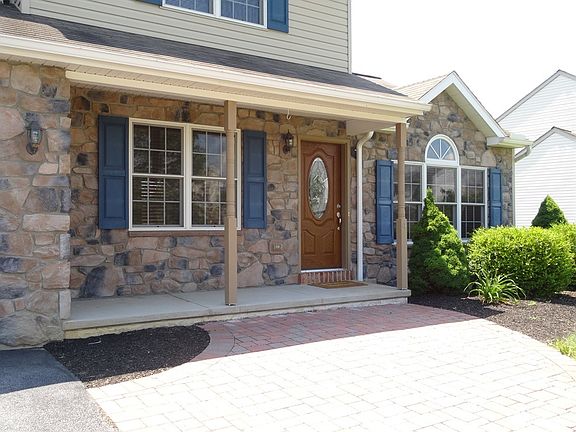 Entrance & Front Porch
