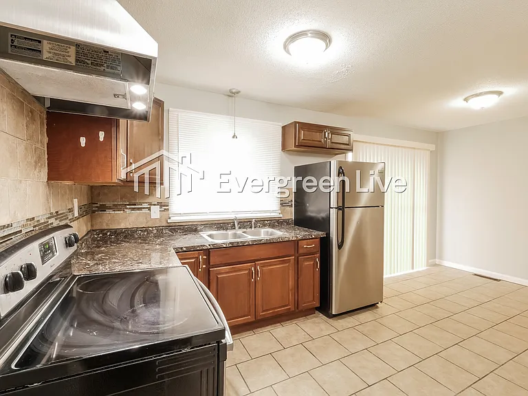 9408 Richmond Ave — Photo 8