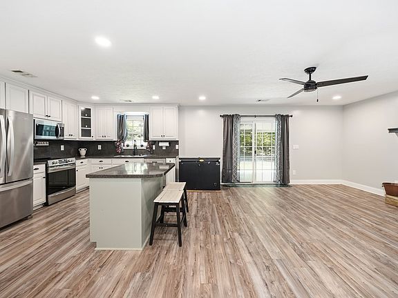 5th image of 595 Honeysuckle Cir
