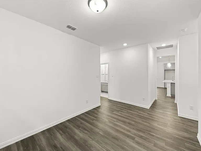 1825 Plymouth Dr — Photo 10
