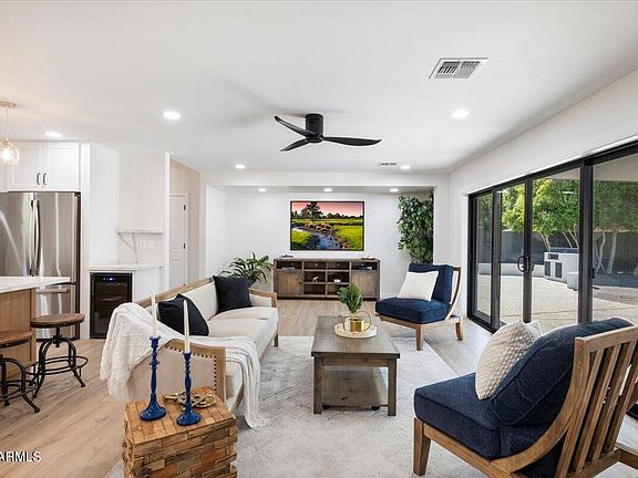 3rd image of 1001 W LAS PALMARITAS Drive