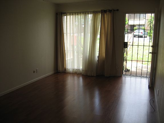 Living Area & Front Entrance