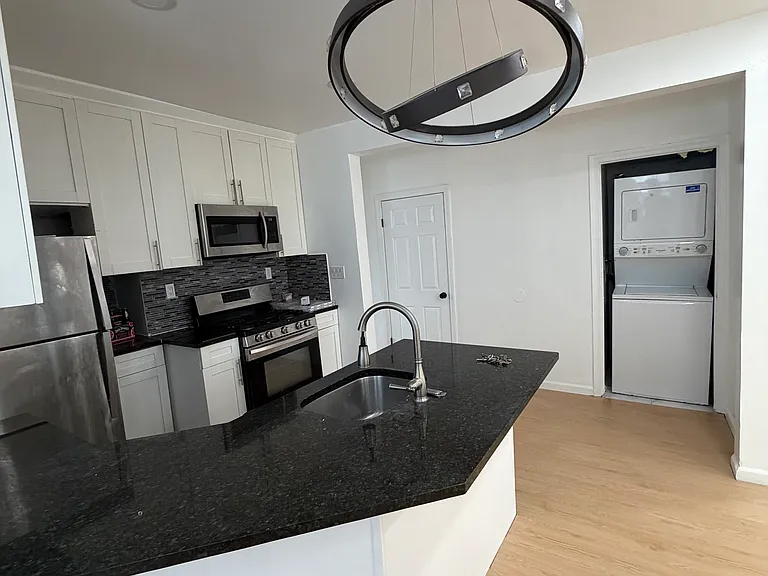 197 S 11th St #3 — Photo 4