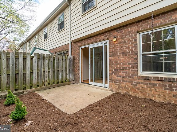 3rd image of 431 Greenbrier Ct #431