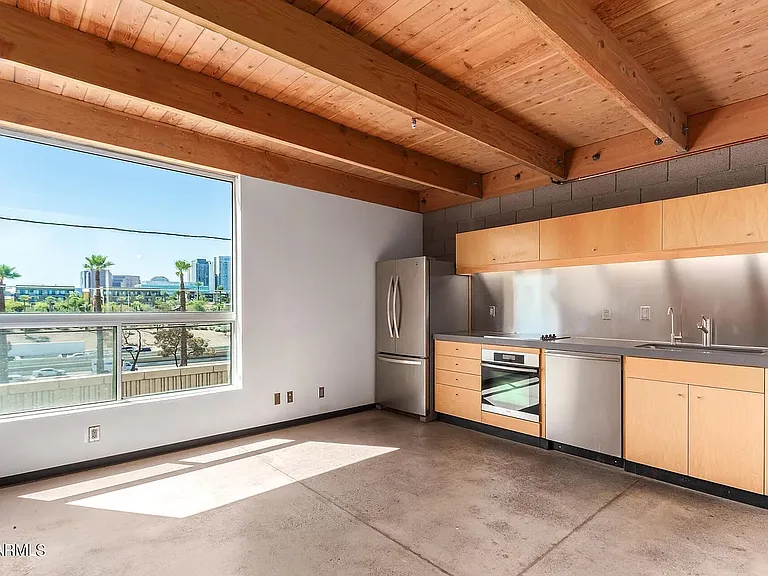 525 E Willetta St #9 — Photo 1