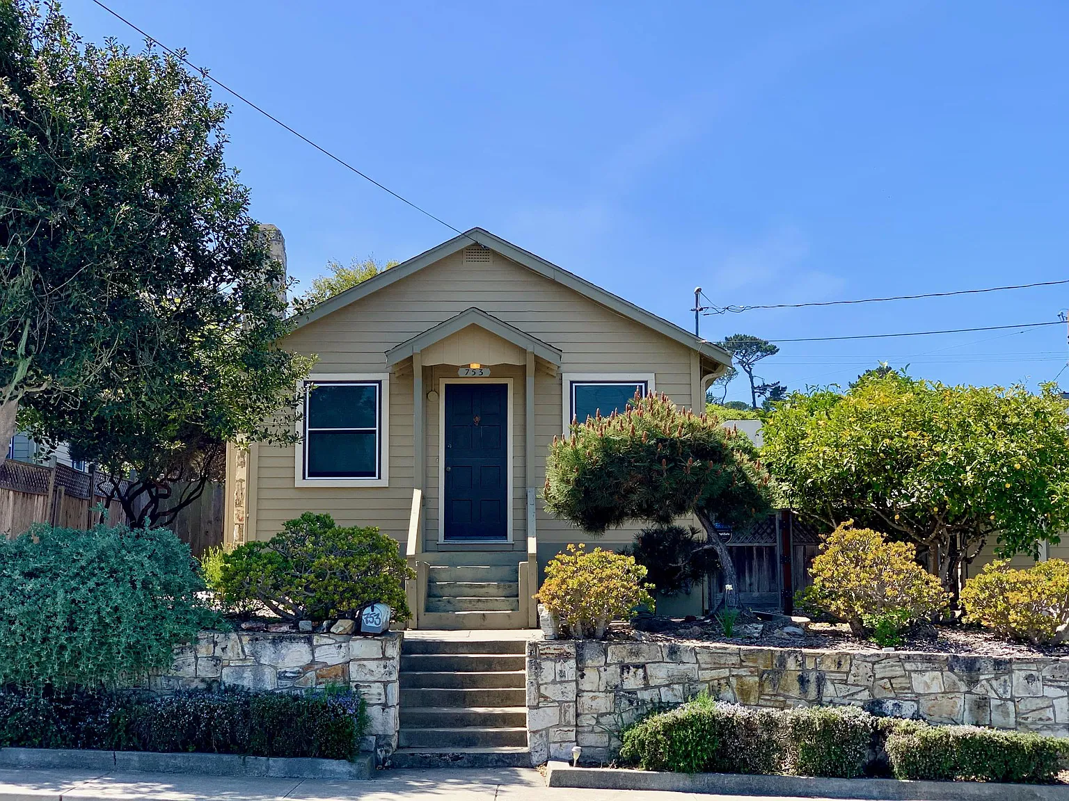 753 Lily St photo 1