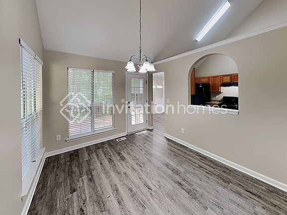 5th image of 7371 Essex Dr