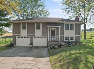 107 Kent St, Wood Heights, MO 64024