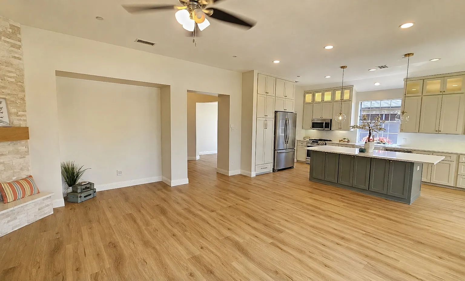 4 bed, 3399 sqft, $4,090 — Photo 3