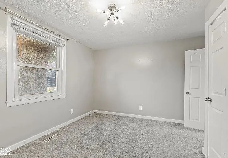 734 Parkway Ave — Photo 8