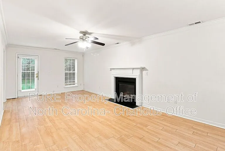 4423 Cades Cove Dr — Photo 3