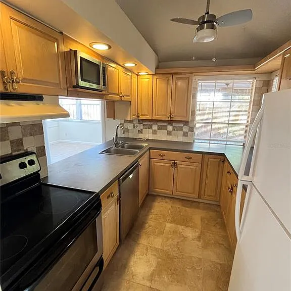 2678 Markham Ct — Photo 4