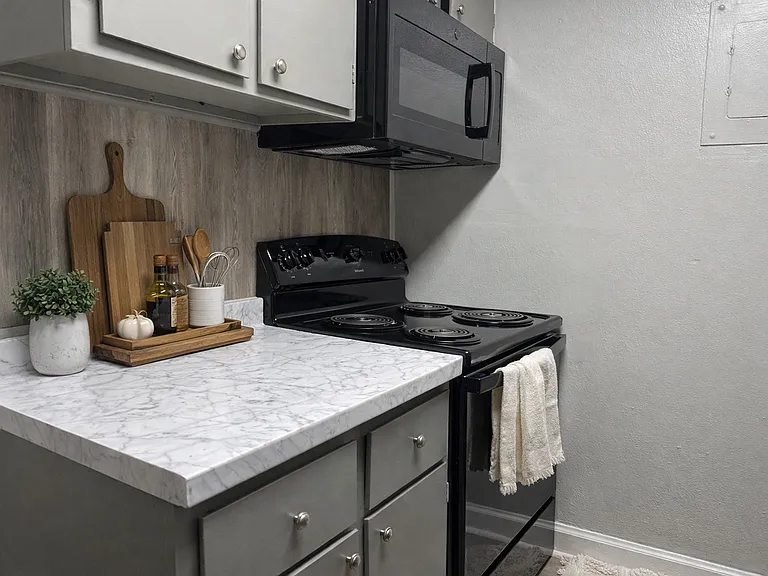Wind Crest Apartments and Townhomes - Move in Specials Available! — Photo 5