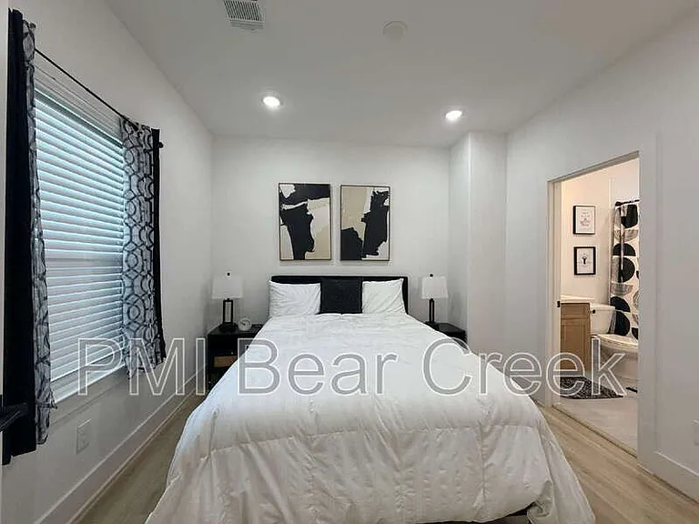 2706 Cochran St — Photo 22