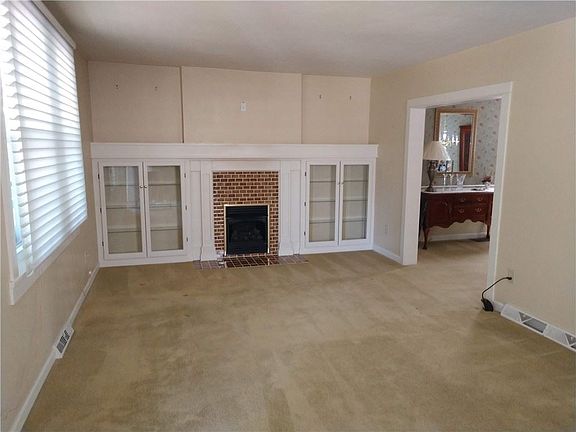 3rd image of 378 College Ave