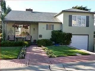132 Burbank Ave photo 1
