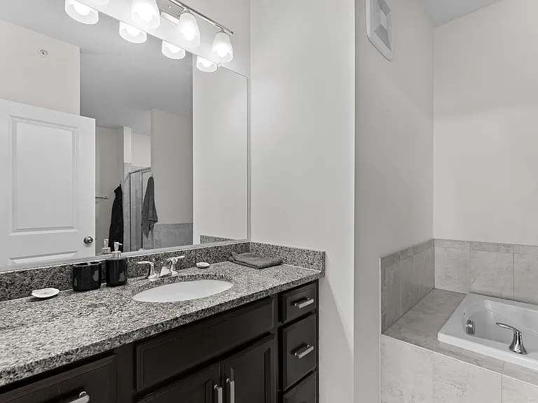 1518 Ribbon Limestone Ter SE — Photo 32
