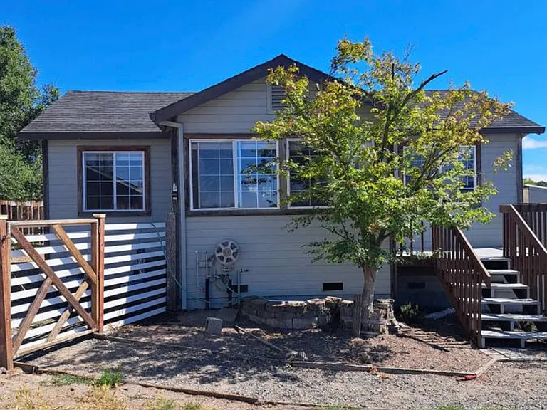303 Gossage Way — Photo 2