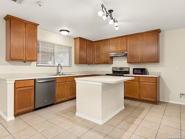 7403 Concerto Dr — Photo 3