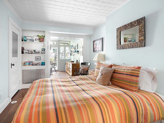 4th image of 825 Carroll St #1
