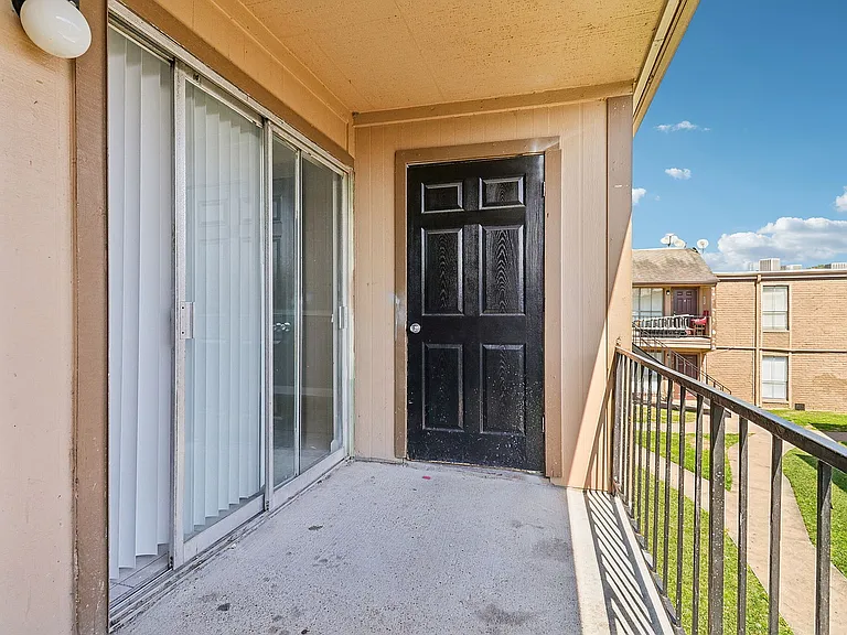 34-web-or-mls-Dumfries Dr Unit 410-S2802-019