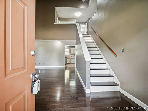 4th image of 7401 S Oak Ave