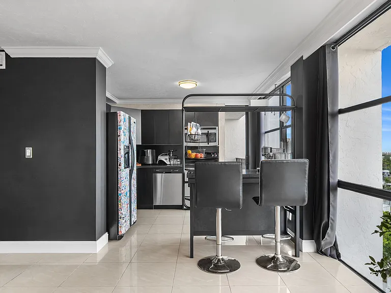 1000 Parkview Dr #1025 — Photo 5