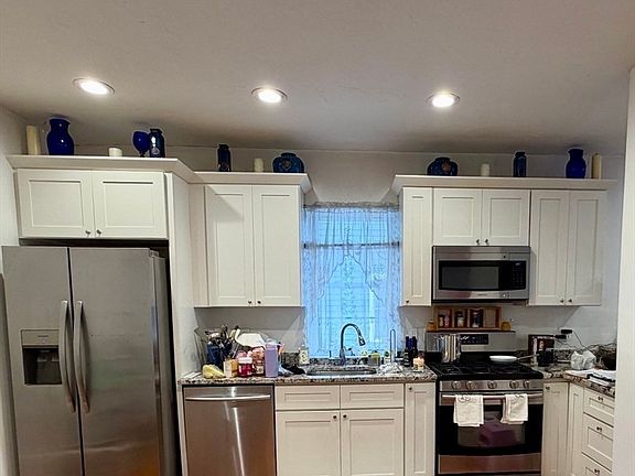 2nd image of 23 Goethe St #1