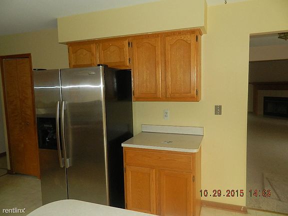 5th image of 2209 Camelot Dr