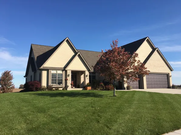 122 Hickory Dr, Cedar Grove, WI 53013