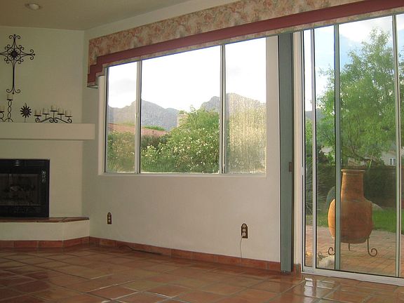 Family with view of Pusch Ridge