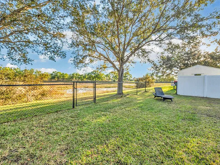 5464 NW Milner Dr — Photo 48