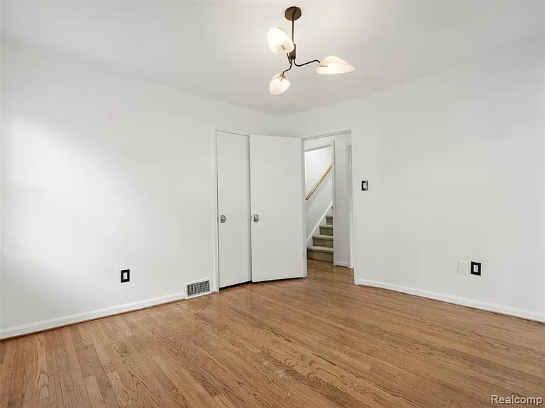 2090 Bradford Rd — Photo 17