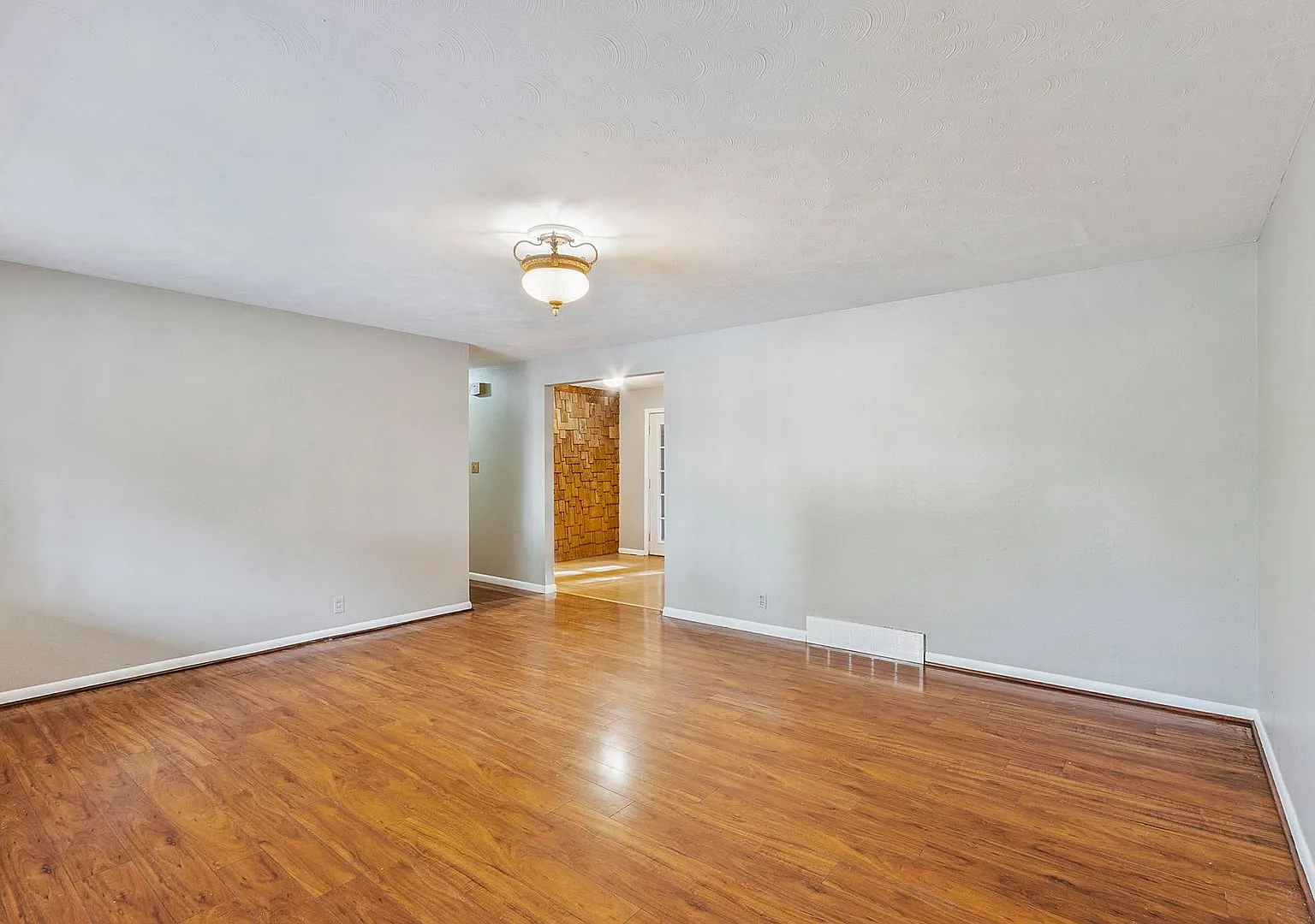 4 Bedroom 1 1/2 bath Home in Fort Collins — Photo 3